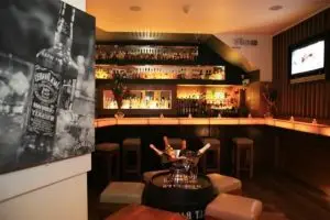 Không gian bên trong quán Bar Salt Whiskey